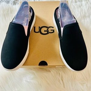 New never used UGG King Aivey black size 2